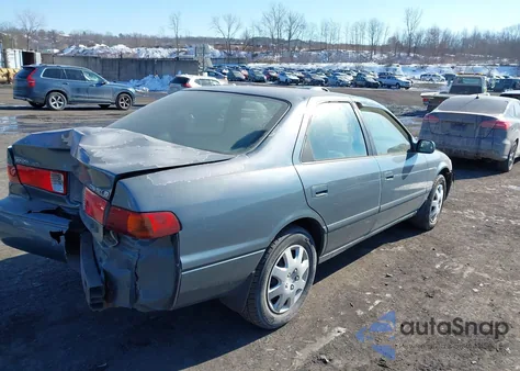 2000 Toyota Camry Le V6 z USA, uszkodzony, nr VIN 4T1BF22K4YU951867